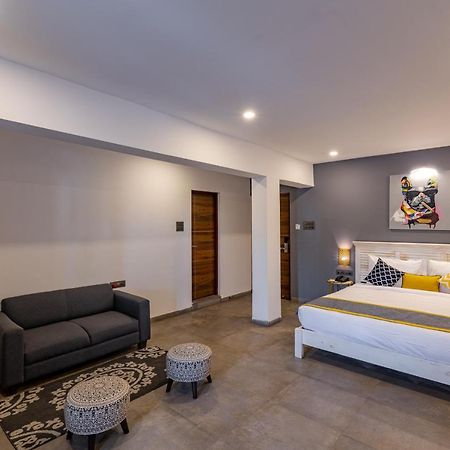 The Bark - An Art Resort 로나발라 외부 사진