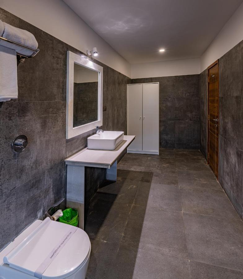 The Bark - An Art Resort 로나발라 외부 사진